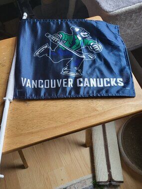 VANCOUVER CANUCKS ALTERNATE LOGO CAR FLAG With Stick RARE FIND GUC BIN D